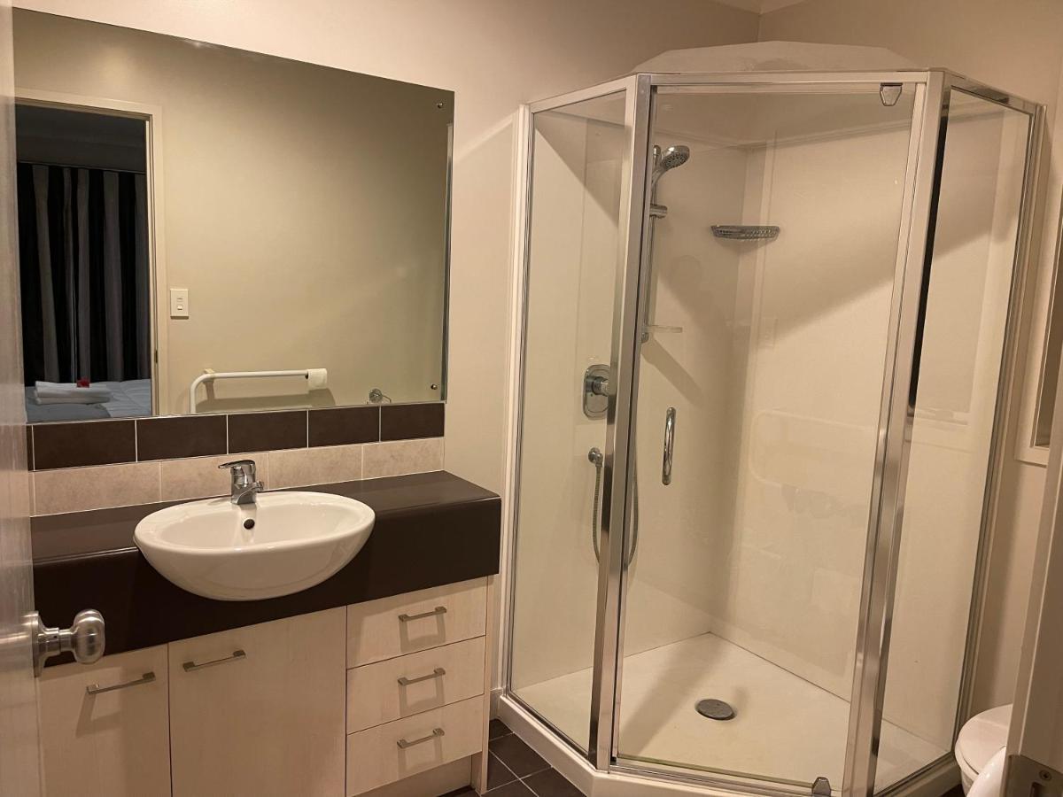 Ruth'S House Homestay Master Room With Private Shower And Toilet Оукланд Екстериор снимка