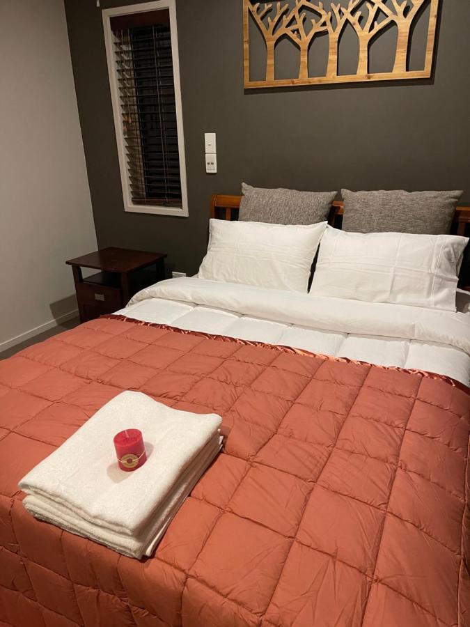 Ruth'S House Homestay Master Room With Private Shower And Toilet Оукланд Екстериор снимка